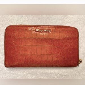 Long wallet Authentic Miu Miu all leather zippy long wallet